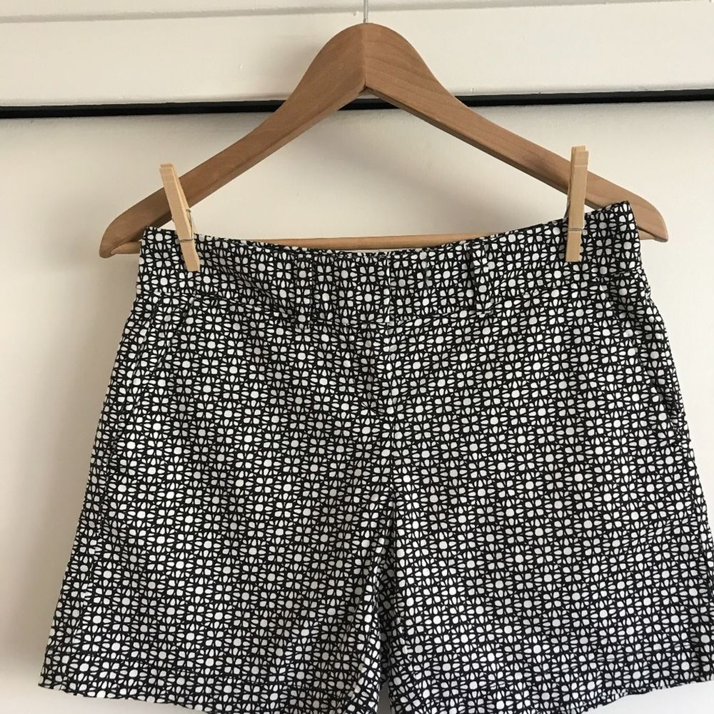 LOFT Black & White Print Linen Shorts*